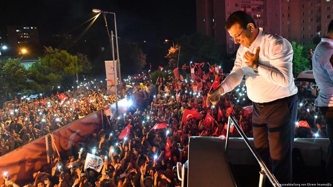 Ekrem İmamoğlu 2019'da zafer konuşmasını yaparken 
