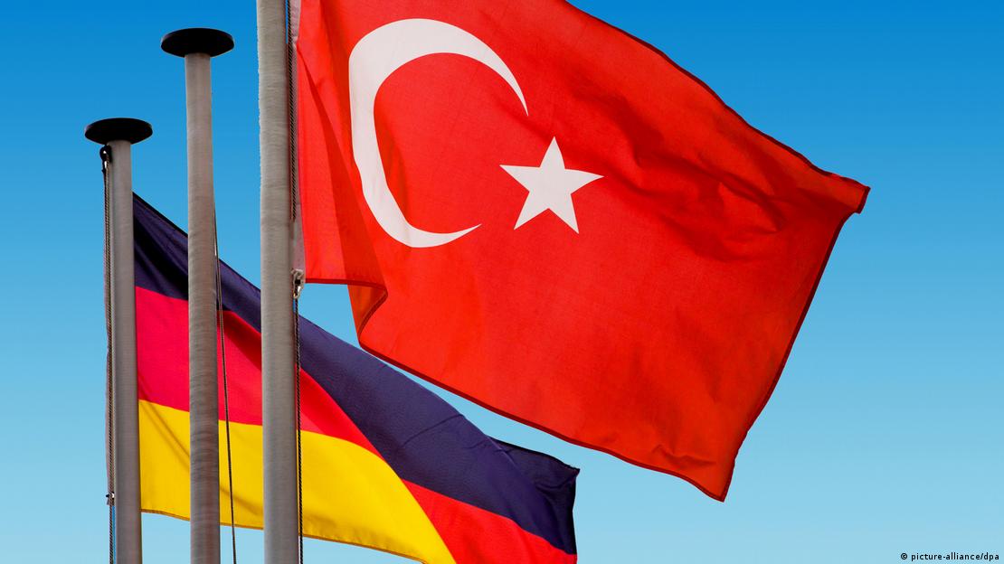 Almanya ile Türkiye bayrakları. 