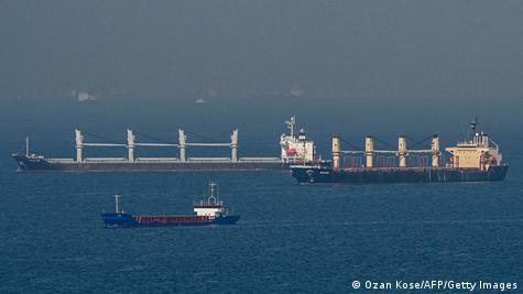 Karadeniz'de, Kumköy açıklarında Ukrayna tahılı taşıyan yük gemileri, İstanbul Boğazı'ndan geçiş iznini bekliyor - (02.11.2023)