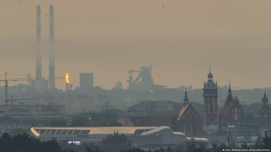 Polonya'nın Krakov kenti yakınlarındaki Nowa Huta bölgesinde hava kirliliği - (28.06.2023)