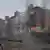 Ukrayna'nın Bahmut kentinde Rus saldırıları sonucu alev alan bir bina - (27.02.2023)