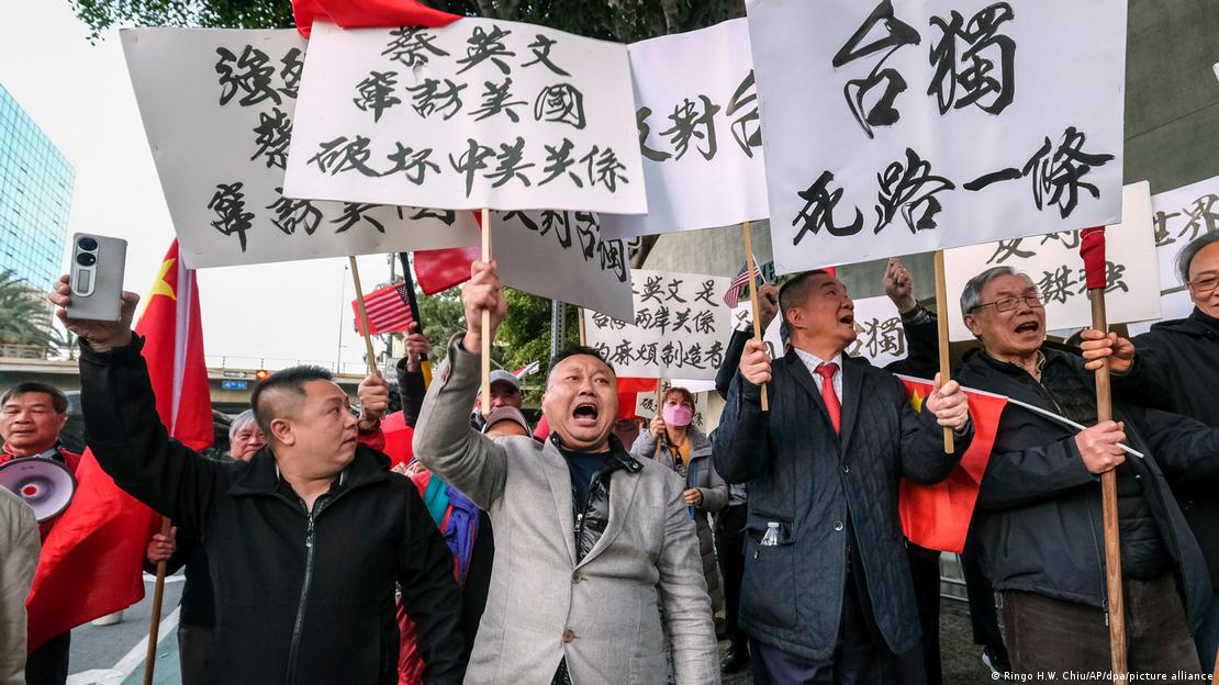 Tsai ile McCarthy arasındaki görüşme ABD'deki Çinliler tarafından protesto edildi.