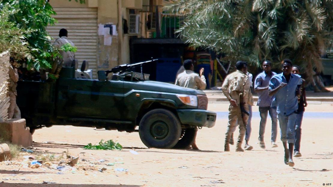 Sudan'da ordu ve paramiliter güçler arasında silahlı çatışmalar yaşanıyor