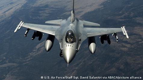 ABD Hava Kuvvetleri'ne ait F-16 tipi savaş uçağı