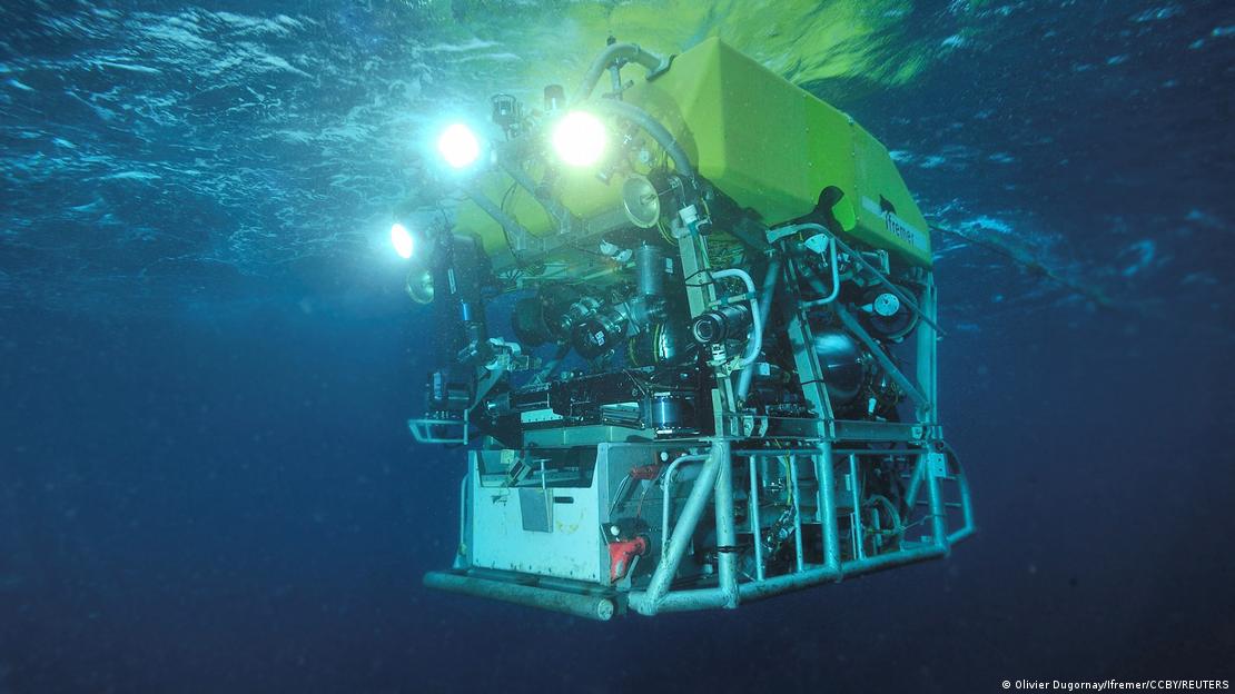 Tauchboot "Titan"/Suche mit einem Unterwasserroboter Victor 6000