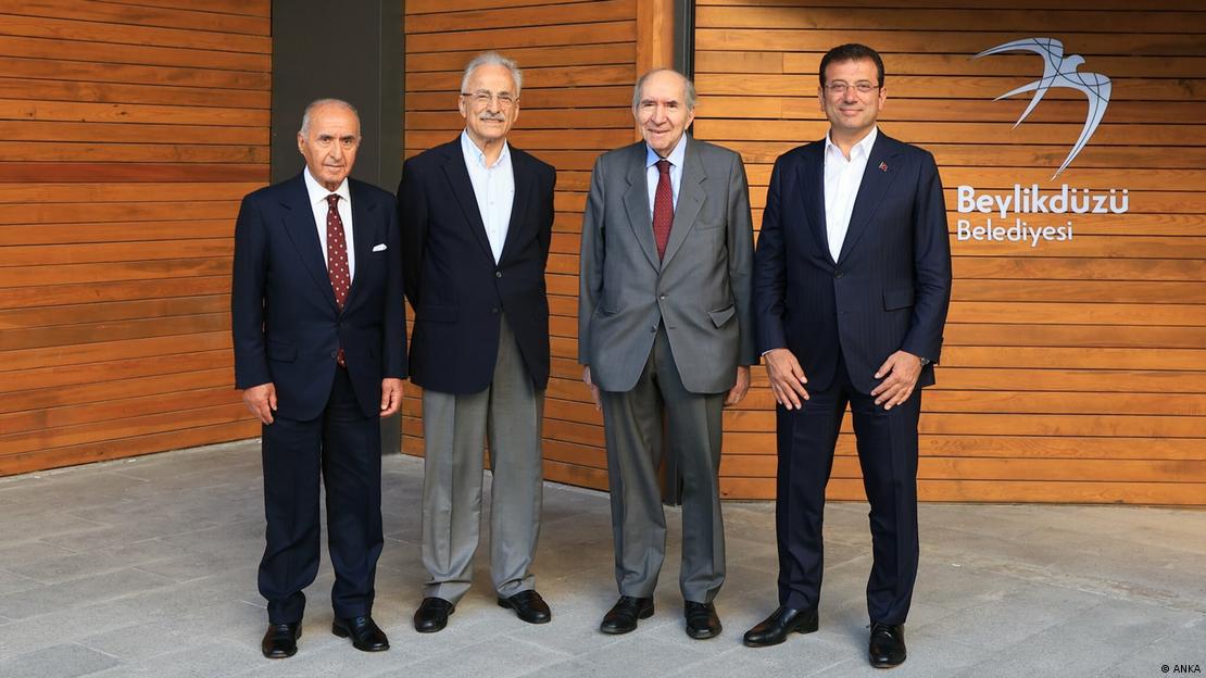 Ekrem İmamoğlu, CHP'nin eski genel başkanları Altan Öymen, Hikmet Çetin ve eski SHP Genel Başkanı Murat Karayalçın'la 