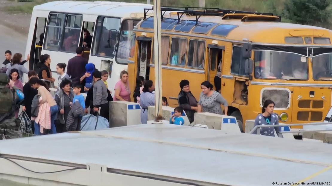Bölgeden tahliye edilmek üzere otobüslere binmeye hazırlanan Dağlık Karabağ Ermenileri - (20.09.2023)