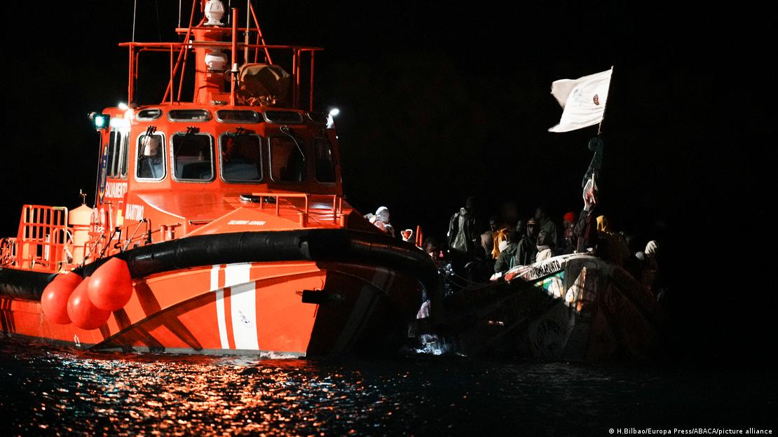 Frontex’e göre sadece Ekim ayında 13 bin kişi Kanarya Adaları’na yasa dışı yollardan giriş yapmaya çalıştı.